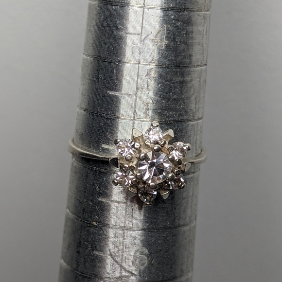 New Sterling Silver Floral Cluster Ring Size 5.5 STR CZ - Picture 4 of 4